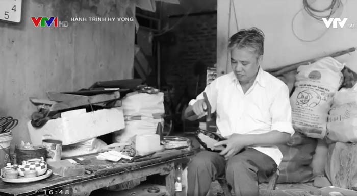Hành trình vượt qua bệnh Đại tràng của nghệ nhân đóng giày làng nghề Phú Xuyên 1