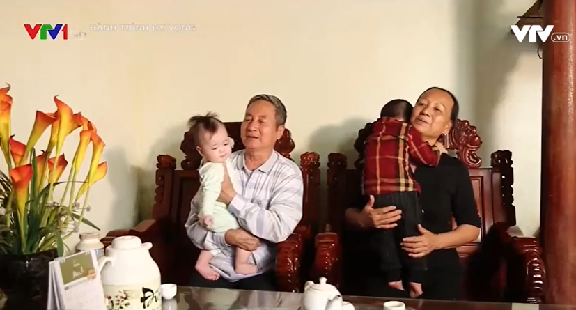 Nụ cười cuối cùng cũng nở trên môi bác Hán 2 Nụ cười cuối cùng cũng nở trên môi bác Hán 2
